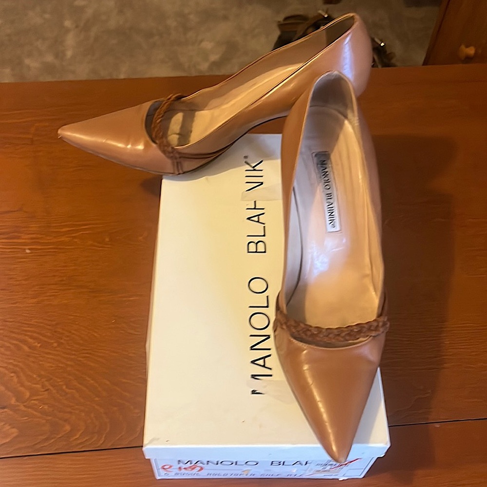 Manolo Blahnik High Heels! Size 8 1/2 or Euro 38 1/2 Camel color w/ braid detai